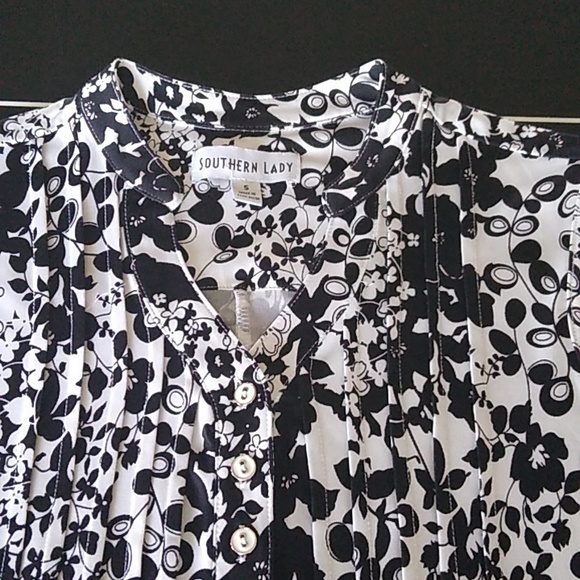 Southern Lady sleeveless shirt - Picture 2 of 7